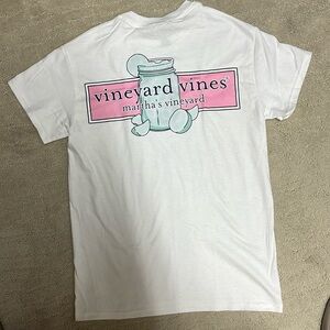 Vineyard Vines Dup t-shirt - size Small - 18” across chest & 26.5 “ long - NEW